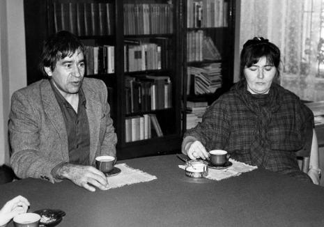 Konferencja prasowa w czytelni biblioteki ms, artyści z grupy Hajnówka, z lewej Bogusław Kobierski
